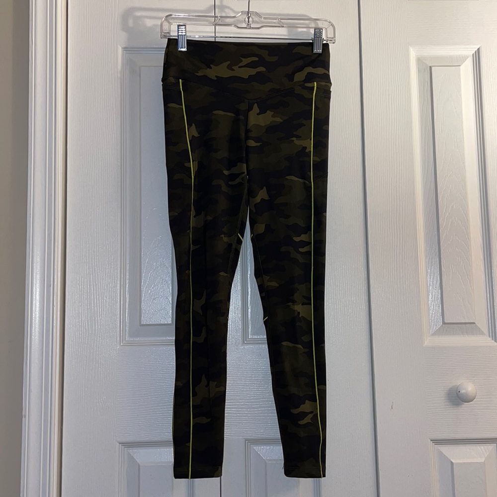 VS Pink Camouflage Workout Pants